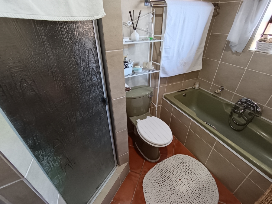 4 Bedroom Property for Sale in Wavecrest Eastern Cape